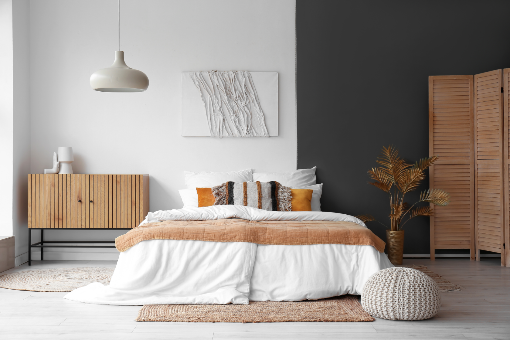 Room With Centered Bed